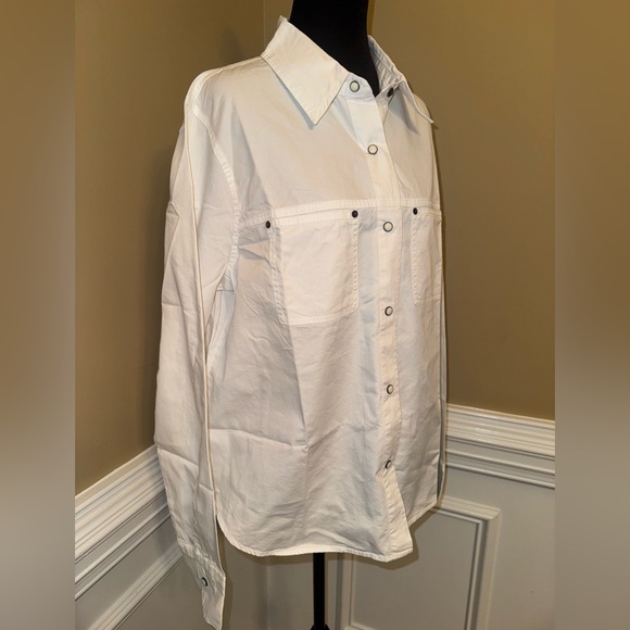 NWT Retail $69 HUE Long Sleeve Button Down Shirt - Picture 3 of 8